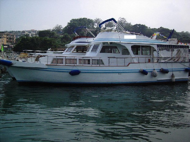 boat,waterway,water transportation,motorboat,motor ship