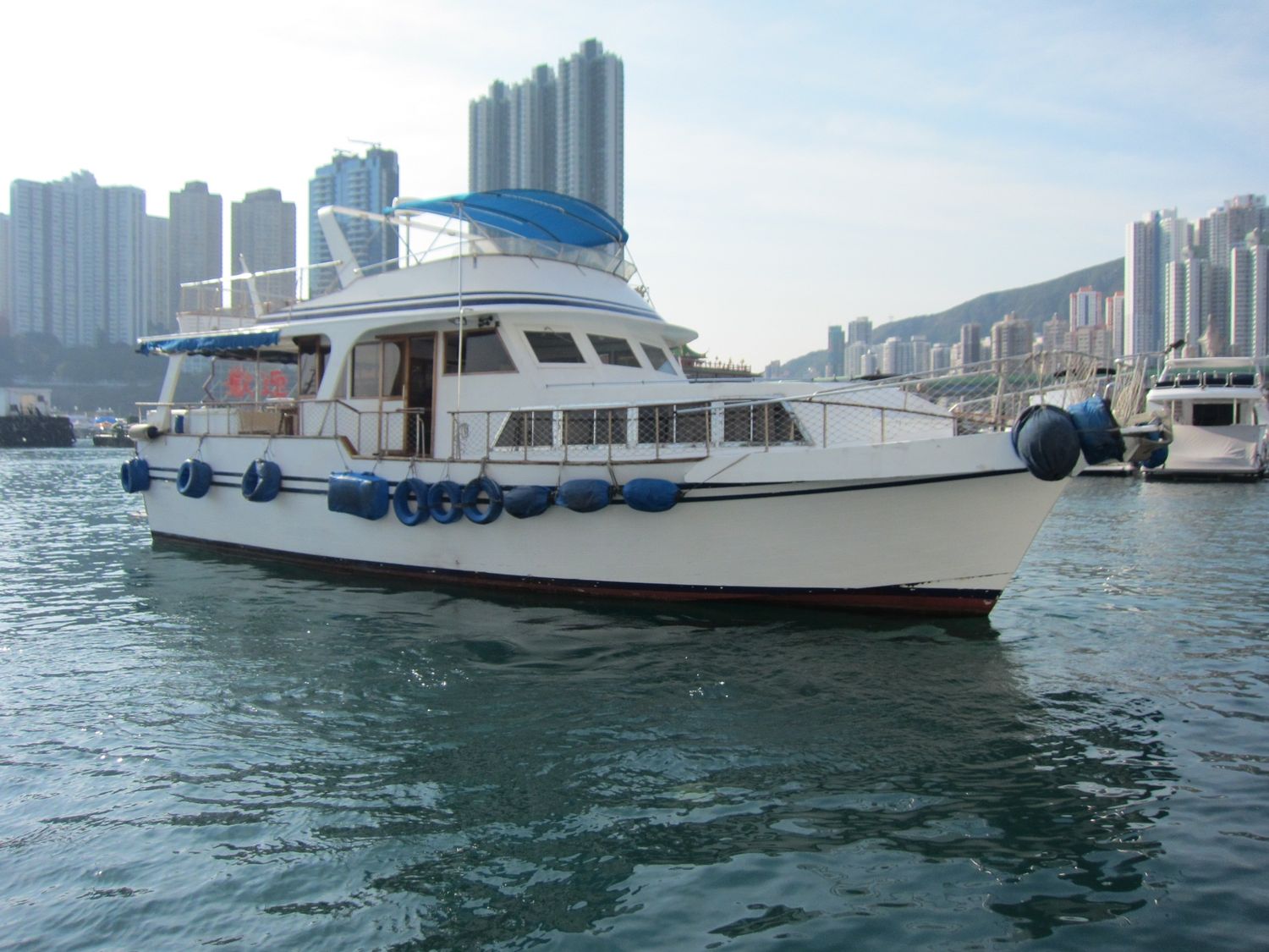 boat,water transportation,motorboat,waterway,mode of transport