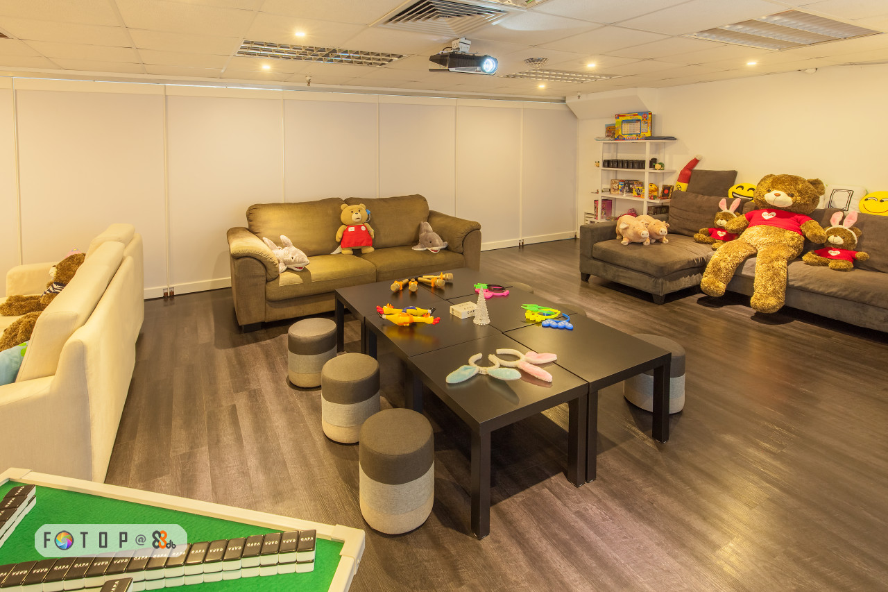 F.T O P @2%b,room,interior design,floor,flooring,