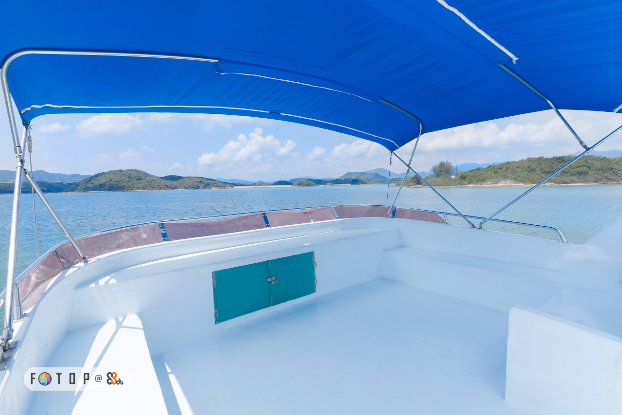 3,boat,yacht,watercraft,water,deck