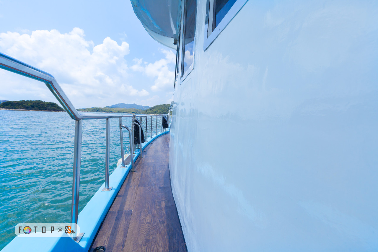 3 FOTI P @,water,water transportation,sea,boat,sky