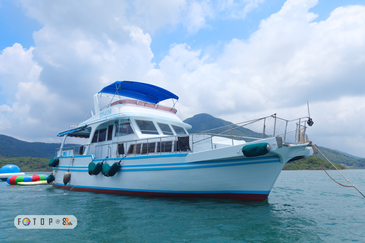 5406 FOTO P @ &,water transportation,boat,motorboat,mode of transport,motor ship