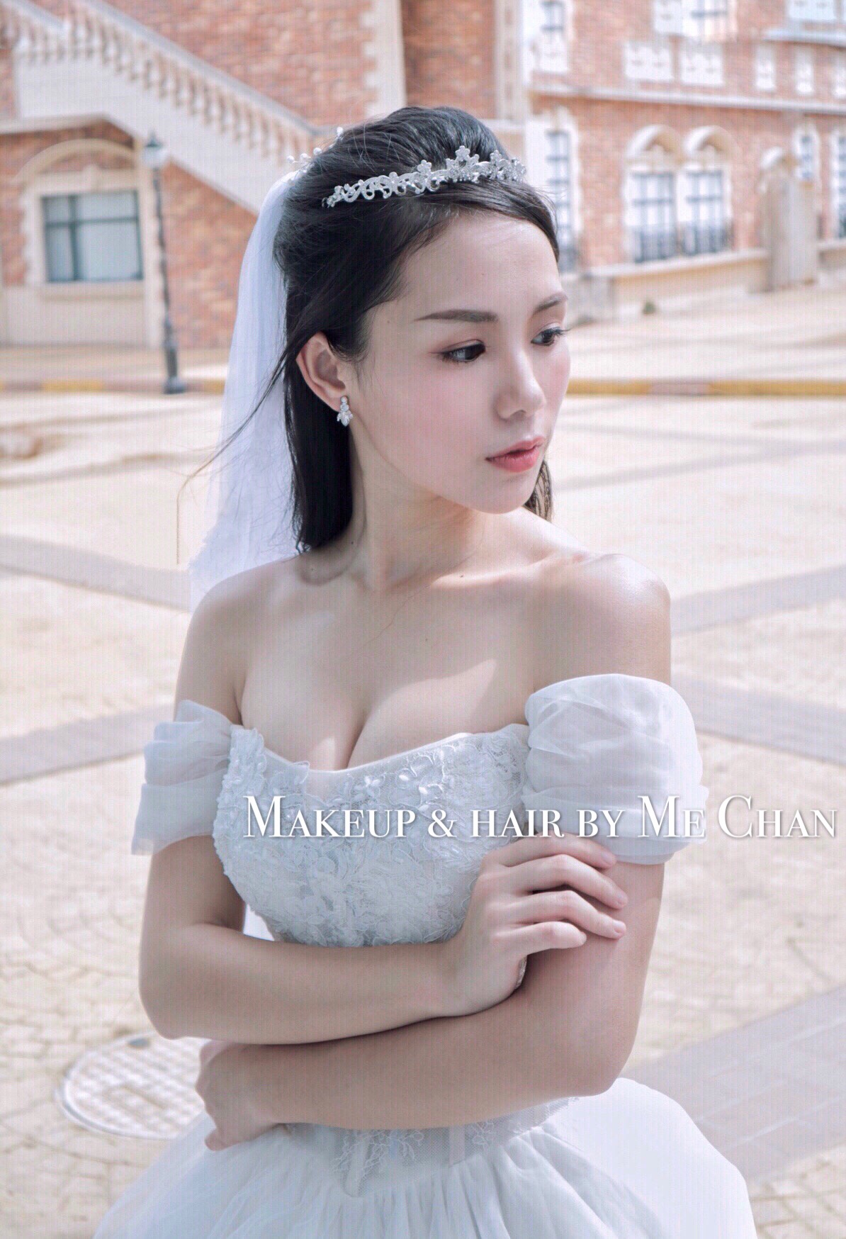 AKEUP HIA,gown,hair accessory,shoulder,headpiece,fashion accessory