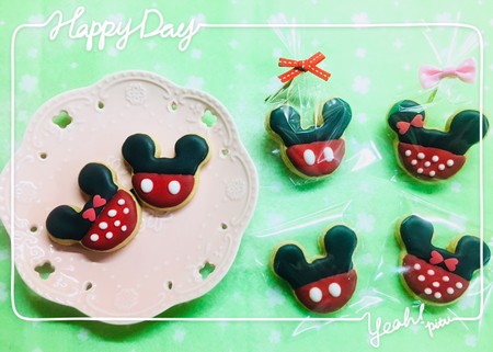 royal icing,icing,dessert,petit four,sweetness