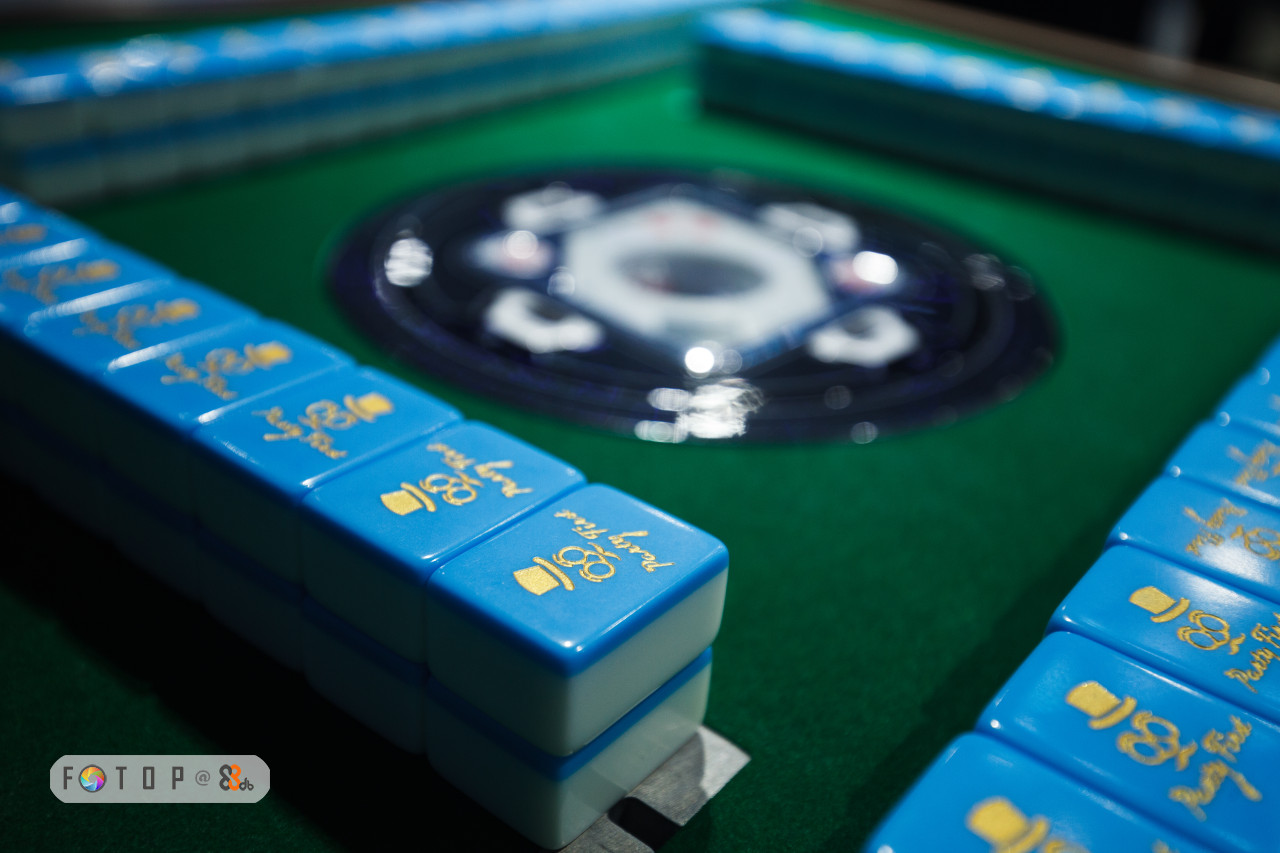 Games,Recreation,Indoor games and sports,Tabletop game,Poker set