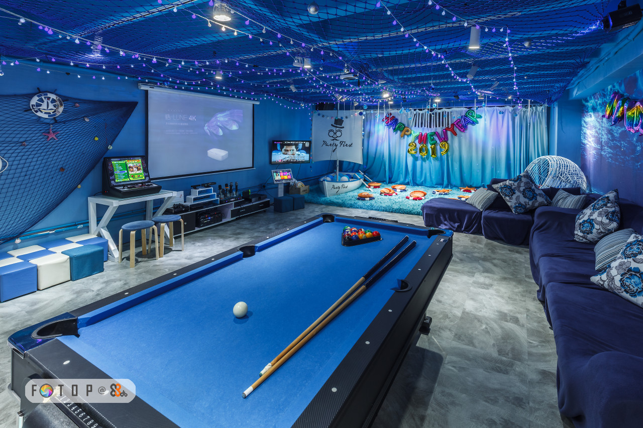 Pool,Indoor games and sports,Games,Billiard room,Room