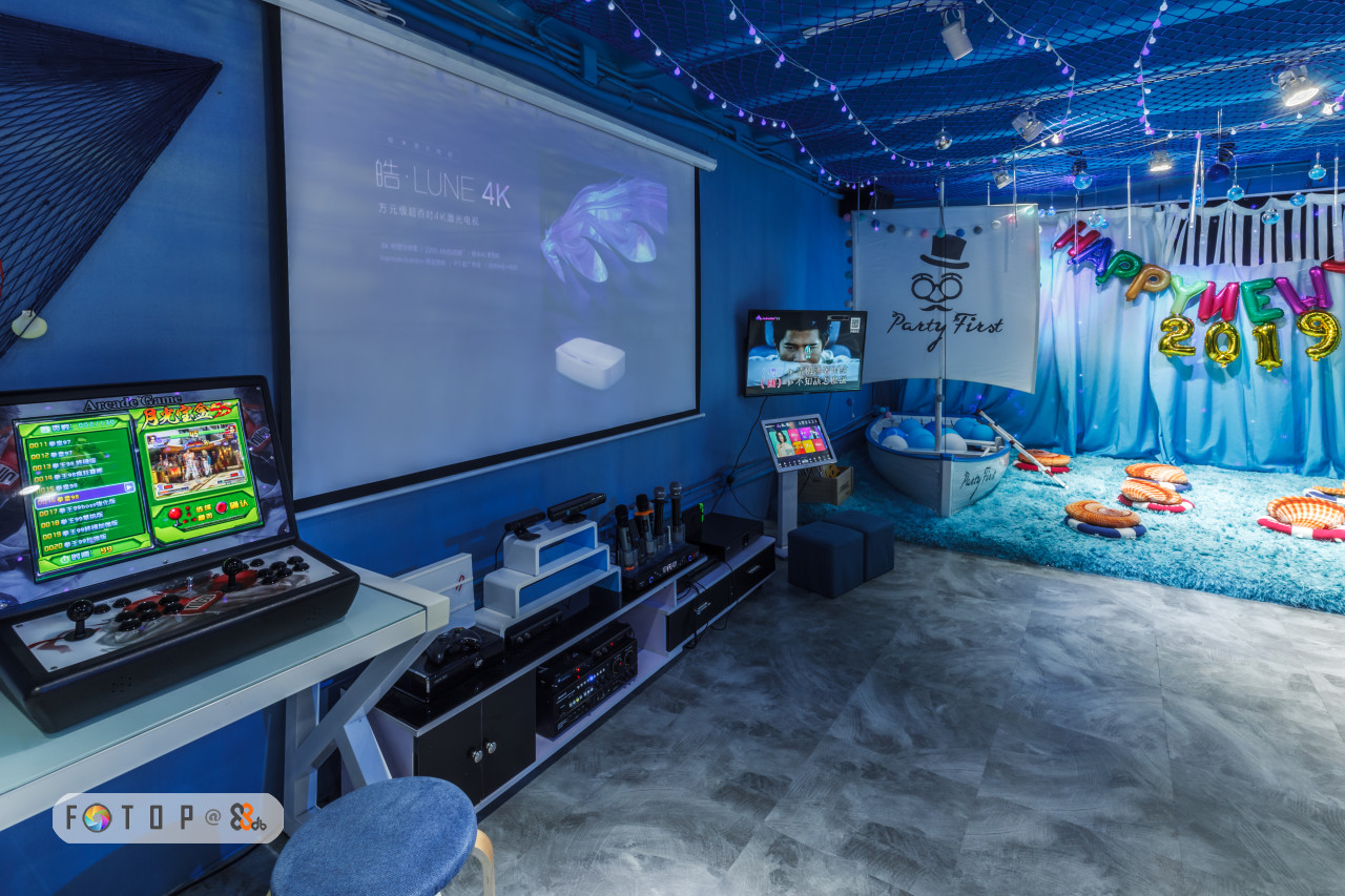 Room,Technology,Electronics,Electronic device,