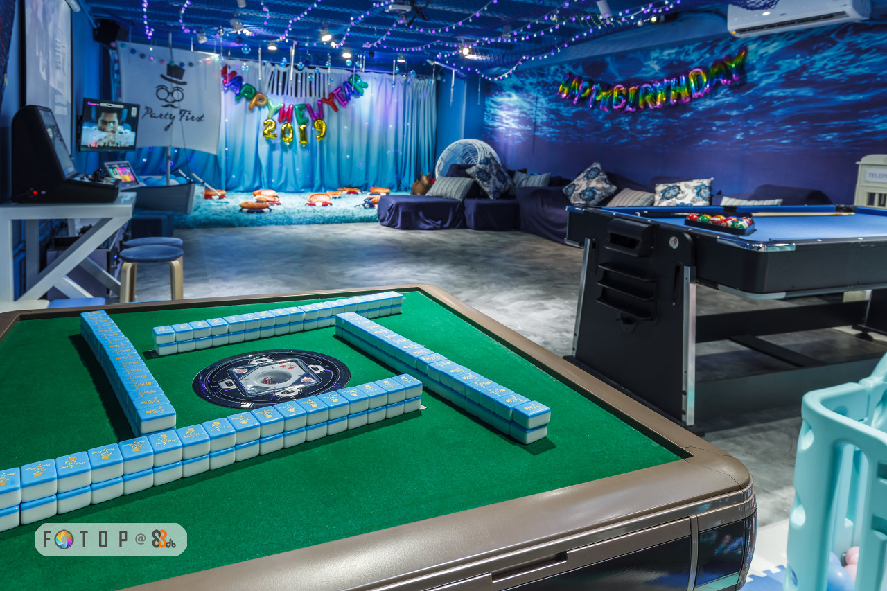 Op FOT O P@,Games,Room,Table,Recreation room,