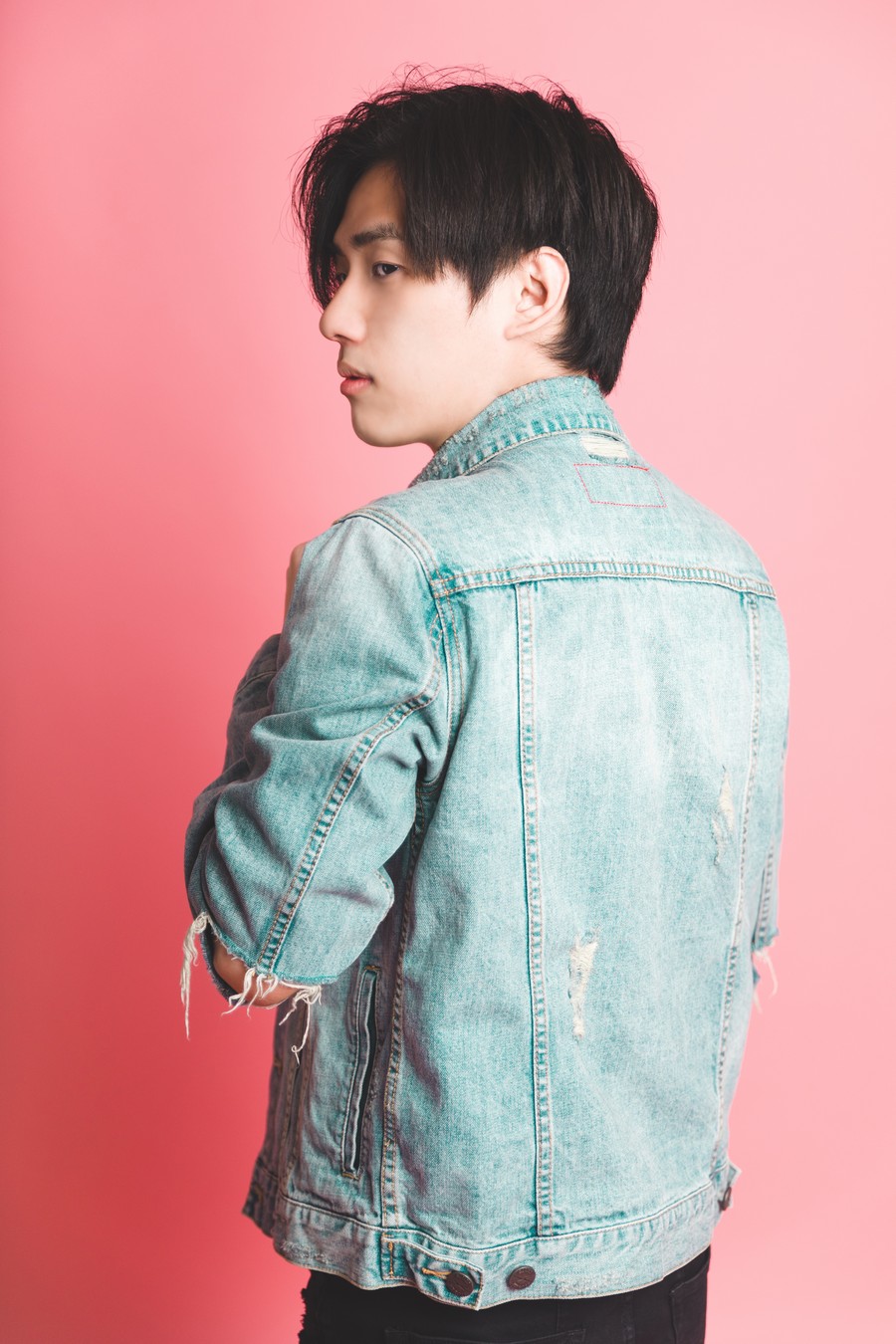 clothing,jacket,shoulder,textile,outerwear