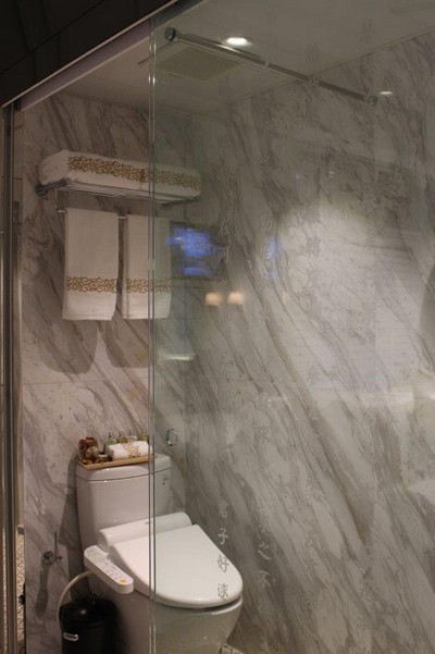 room,wall,bathroom,floor,tile