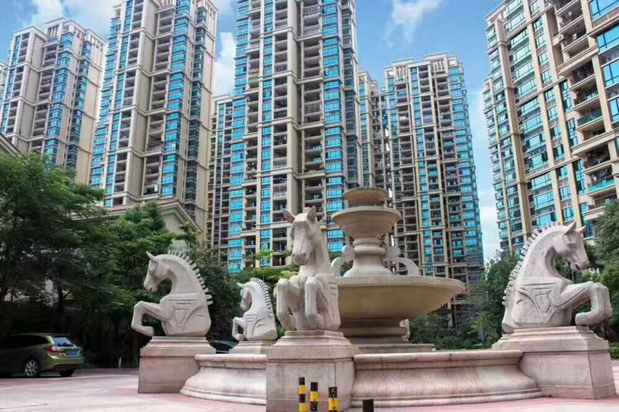 landmark,metropolitan area,statue,condominium,monument